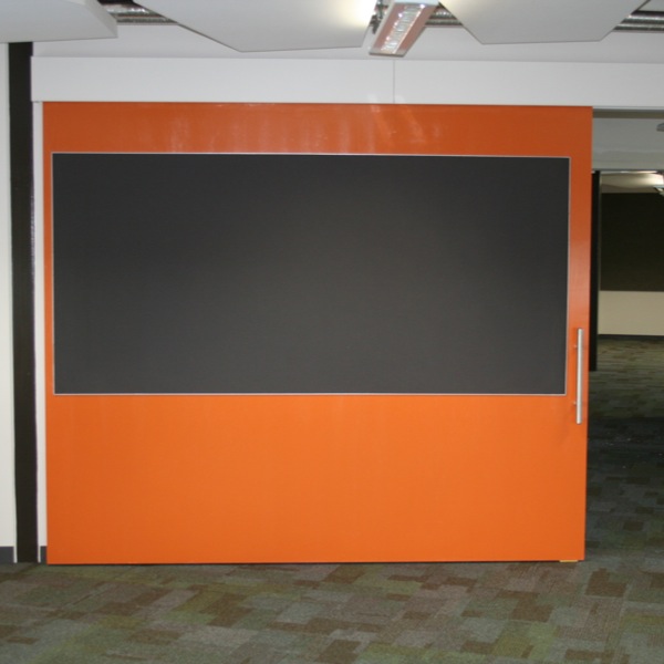 autothumb_600_healthcare-hospital-specialised-rooms-walls-and-part-hyperlink-sliding-doors